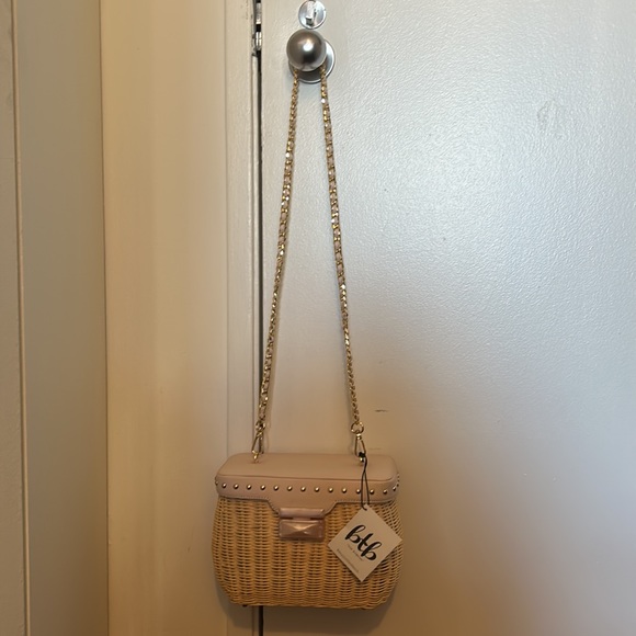 BTB Los Angeles Mason Crossbody in Pink - Picture 12 of 13